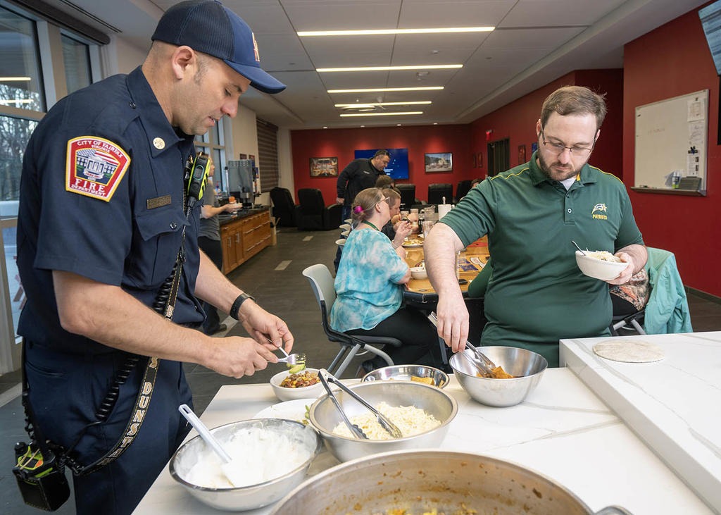 Fairfax fire department receives home cooked meals from Mason dietitians 