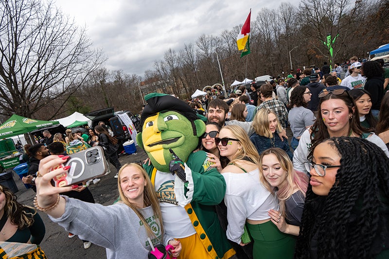 Students gather with the Patriot at the Homecoming Tailgate 