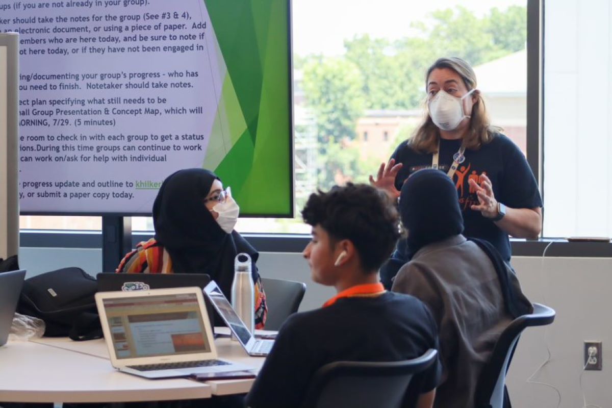 George Mason University has partnered with Dominion Energy and the Hispanic Association of Colleges and Universities (HACU) to create a Summer Bridge Program designed to further expose Latino/a high school students to STEM and establish a source of STEM-oriented students to support the energy industry. 