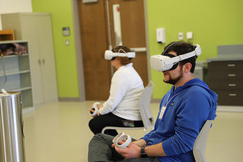 Social work students in virtual reality simulation